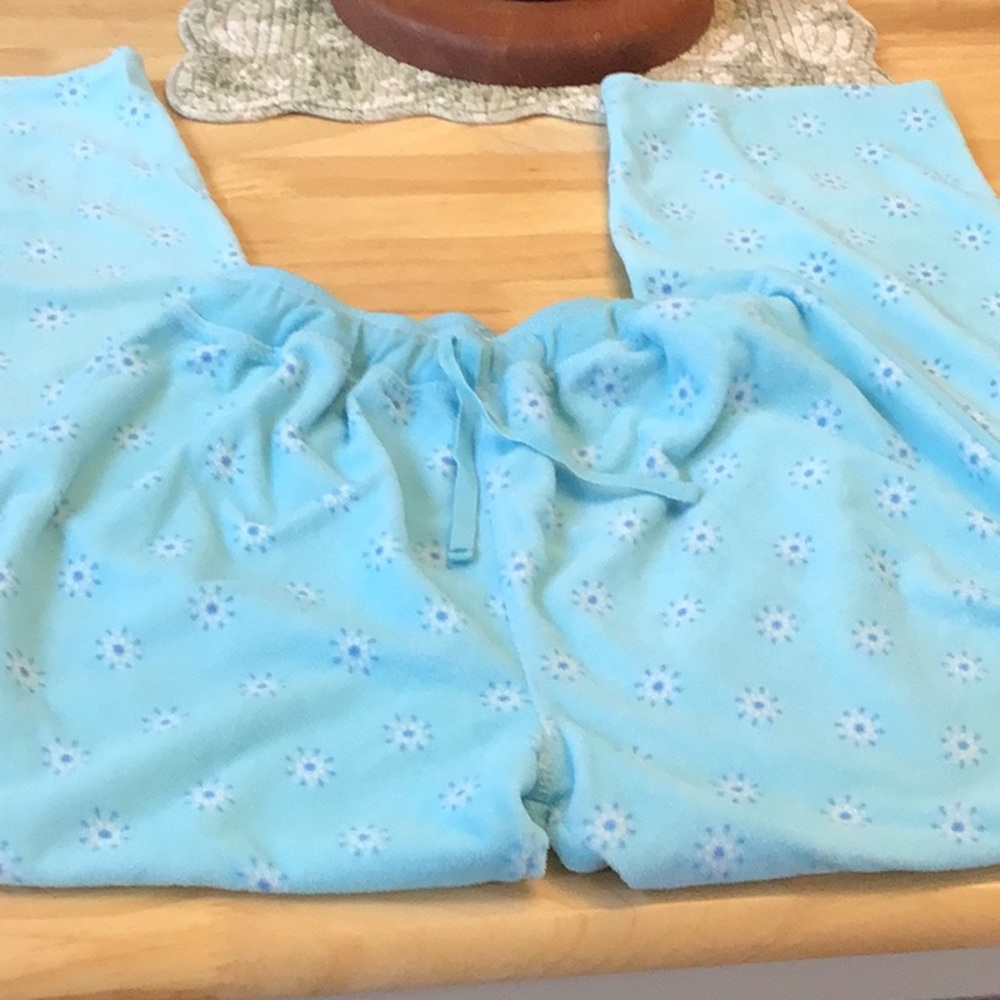 ☘️2/$10☘️Jockey baby blue fleece pants, drawstring waist, 27” inseam